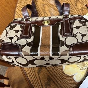 Box of 6 Handbags. Varies from NY and Company to Just Fab and a Coach.